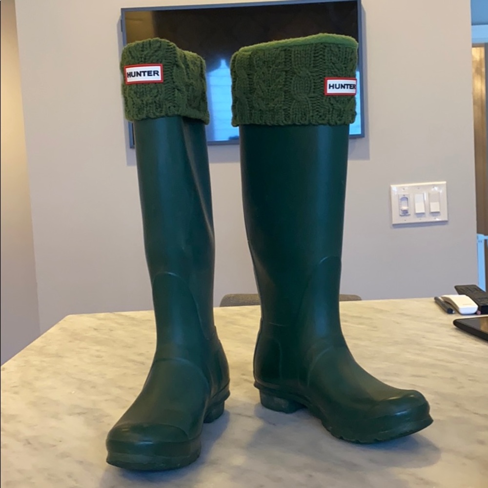 Hunter original tall boots. Size 8 female, 7 male